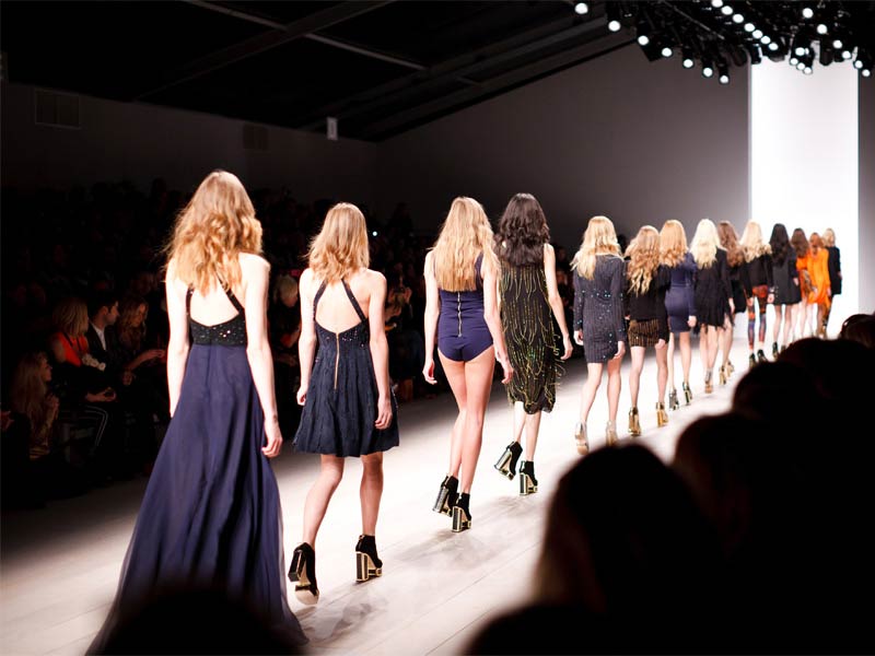 Why is there a trend towards adding Spandex material to so many clothing brands in the US?